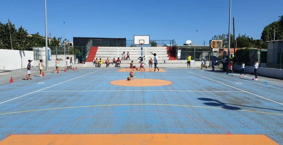 Activités sportives au terrain de basket